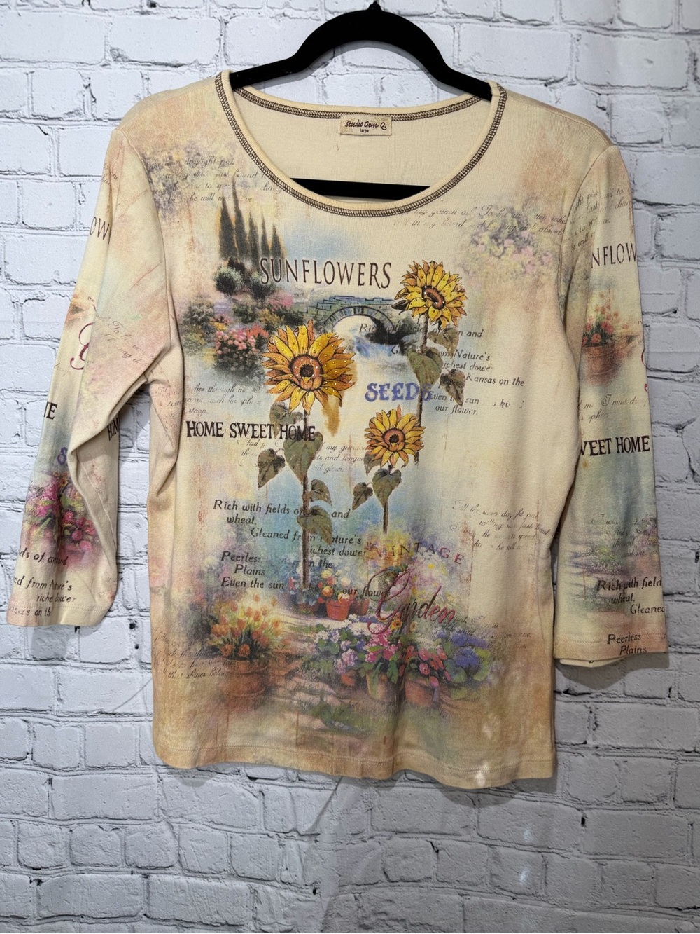Studio Gem size large cream crewneck pullover women’s top